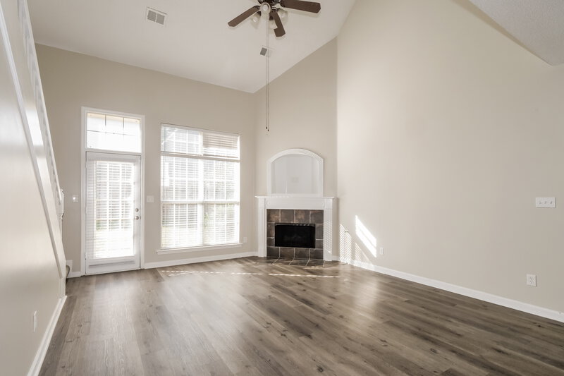 1,980/Mo, 4623 Tulip Bend Dr Memphis, TN 38135 Living Room View 2