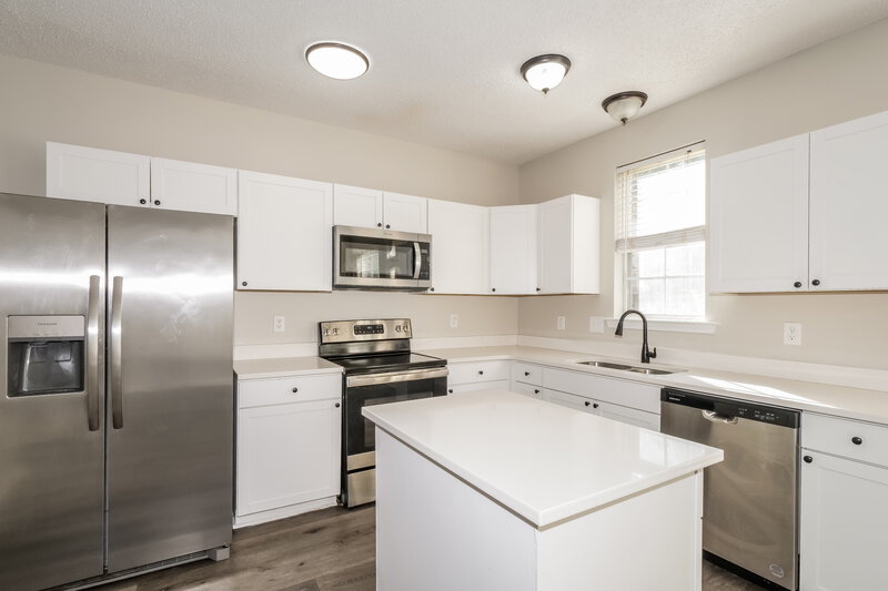 1,980/Mo, 4623 Tulip Bend Dr Memphis, TN 38135 Kitchen View