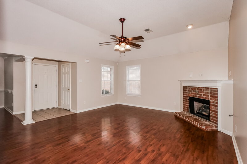 1,640/Mo, 10255 Green Moss Dr S Cordova, TN 38018 Living Room View