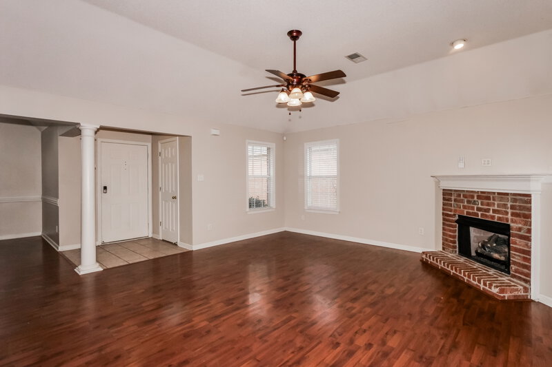 1,640/Mo, 10255 Green Moss Dr S Cordova, TN 38018 Living Room View 2