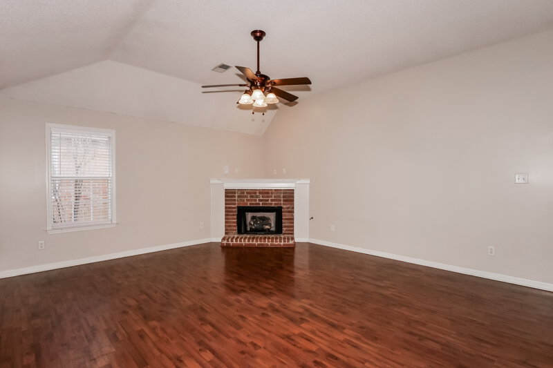 1,640/Mo, 10255 Green Moss Dr S Cordova, TN 38018 Living Room View 3