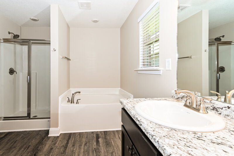 1,935/Mo, 3420 Cable Ln Southaven, MS 38672 Main Bathroom View