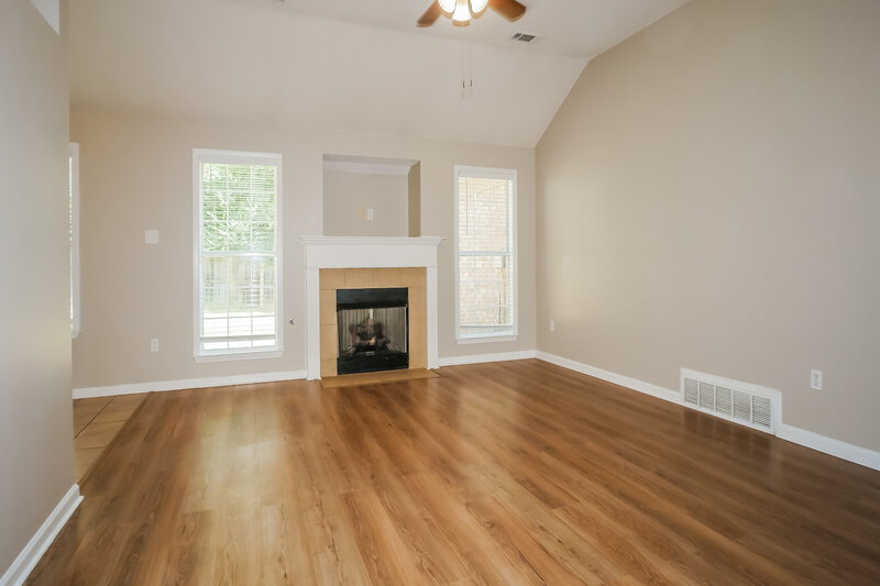 1,805/Mo, 435 Tate Dr Oakland, TN 38060 Living Room View 2