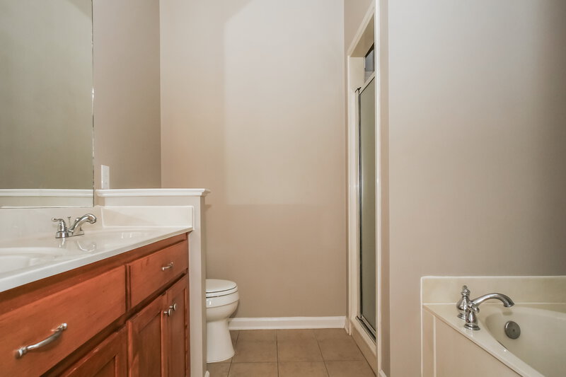 1,805/Mo, 435 Tate Dr Oakland, TN 38060 Main Bathroom View