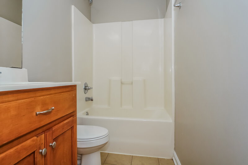 1,805/Mo, 435 Tate Dr Oakland, TN 38060 Bathroom View
