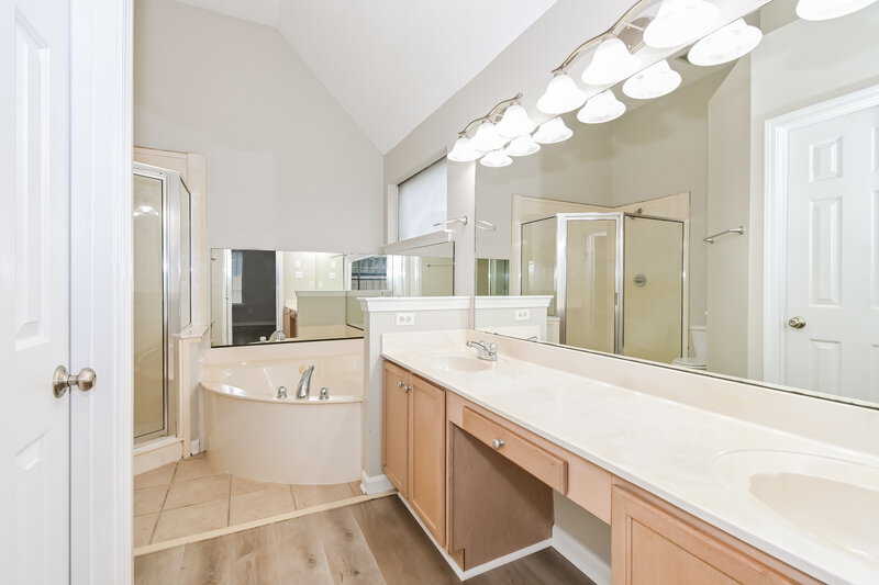 1,845/Mo, 5848 Hayden Cv Olive Branch, MS 38654 Main Bathroom View