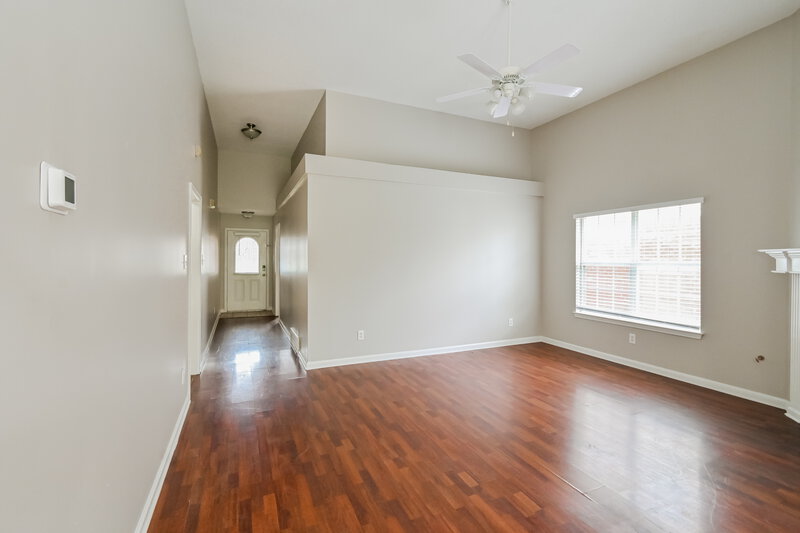 1,615/Mo, 2835 Misty Briar Cv ARLINGTON, TN 38002 Living Room View 2