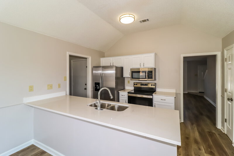 1,675/Mo, 25 Oakleaf Cv Oakland, TN 38060 Kitchen View 2