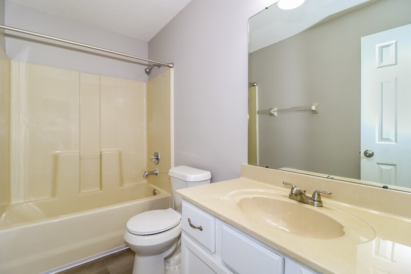 1,675/Mo, 25 Oakleaf Cv Oakland, TN 38060 Bathroom View