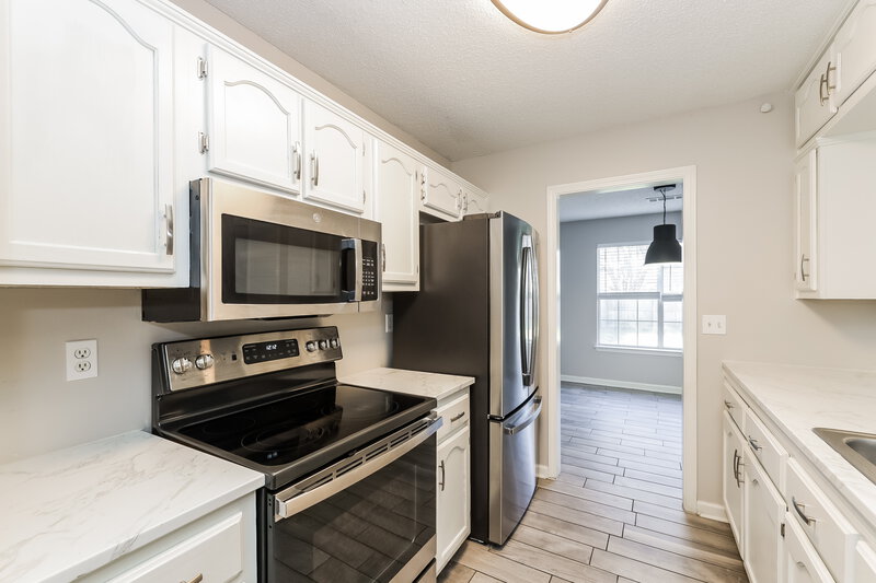 1,645/Mo, 5975 Cottage Hill Dr Millington, TN 38053 Kitchen View 2