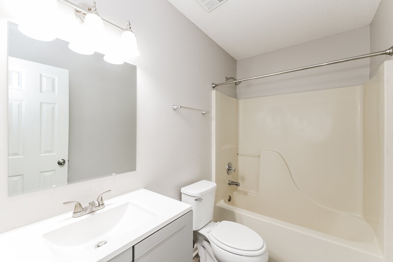 1,645/Mo, 5975 Cottage Hill Dr Millington, TN 38053 Bathroom View