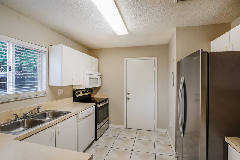 2,660/Mo, 17938 SW 154th Ct Miami, FL 33187 Kitchen View 2