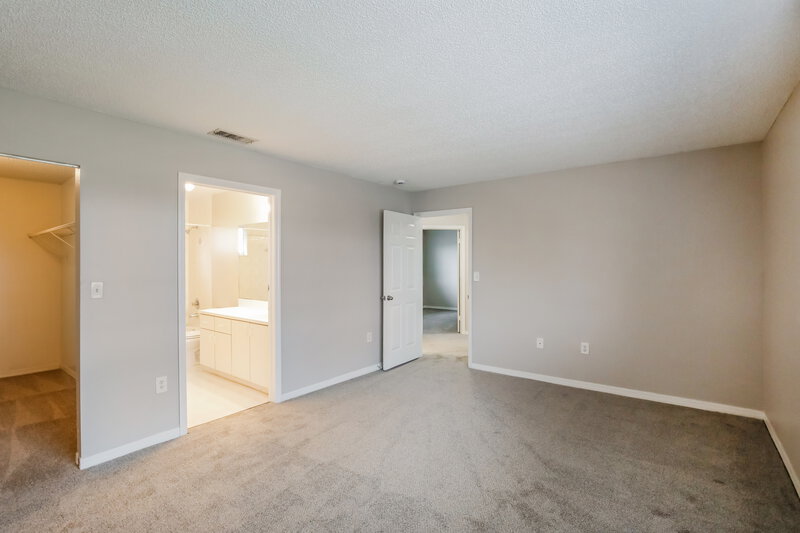 2,660/Mo, 17938 SW 154th Ct Miami, FL 33187 Main Bedroom View 2