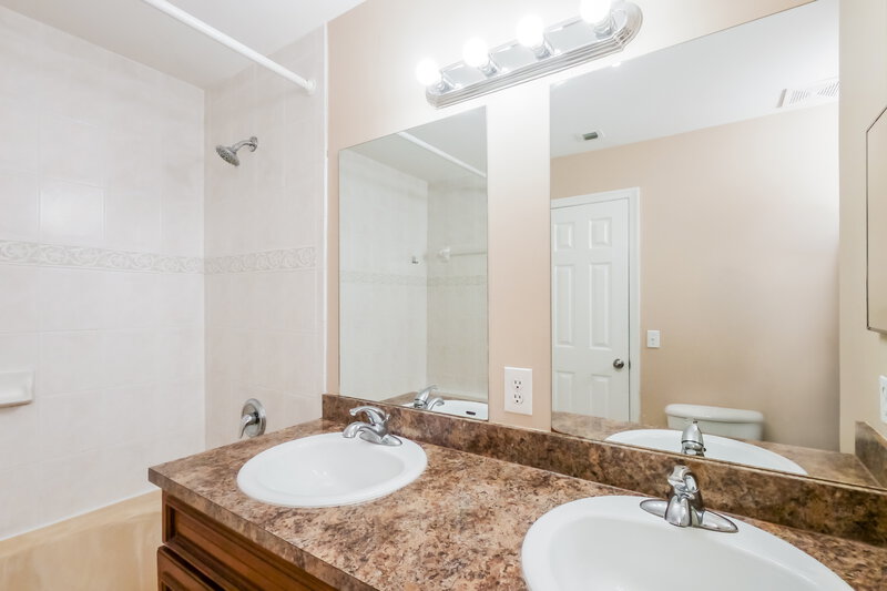 2,430/Mo, 8984 NW 38th Dr Coral Springs, FL 33065 Main Bathroom View