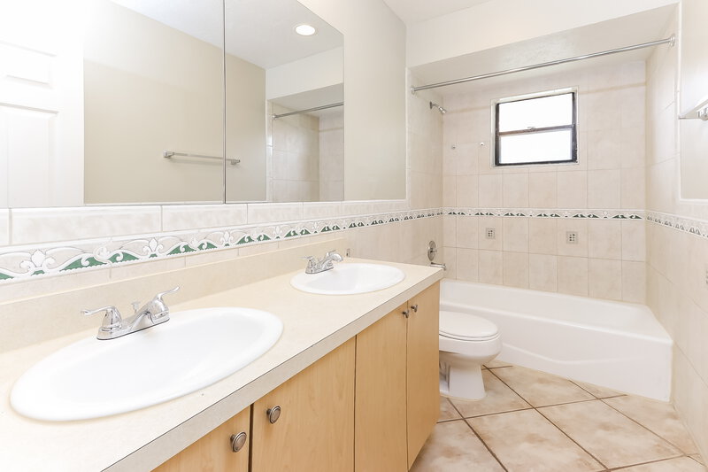 4,195/Mo, 18215 181st Cir S Boca Raton, FL 33498 Bathroom View