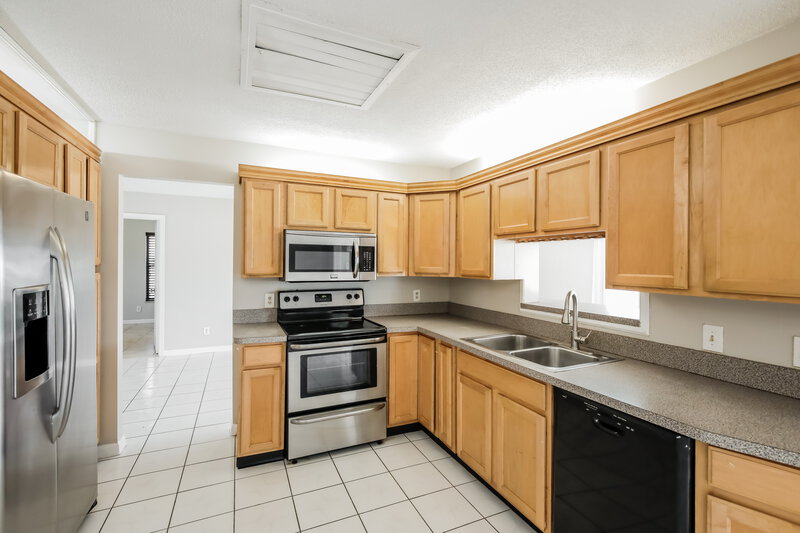 3,085/Mo, 254 Ponce de Leon St Royal Palm Beach, FL 33411 Kitchen View