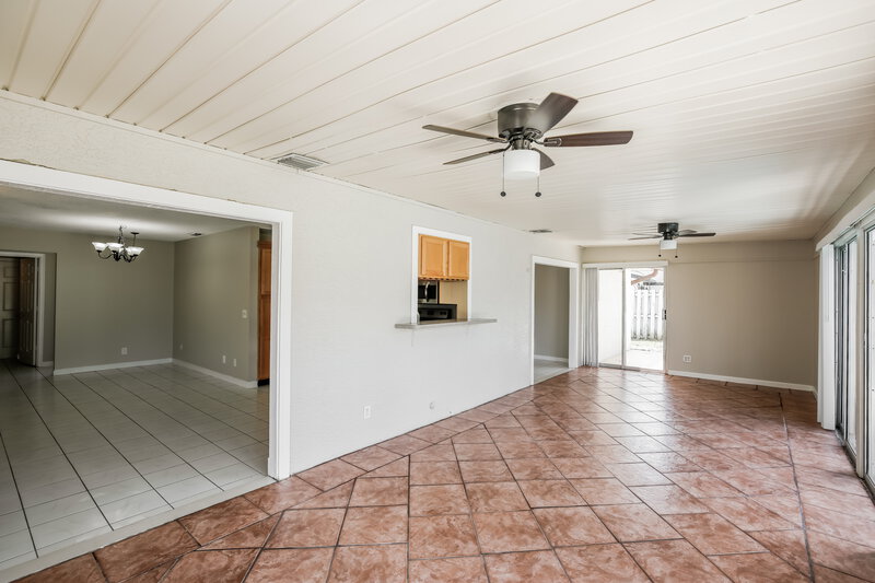 3,085/Mo, 254 Ponce de Leon St Royal Palm Beach, FL 33411 Family Room View