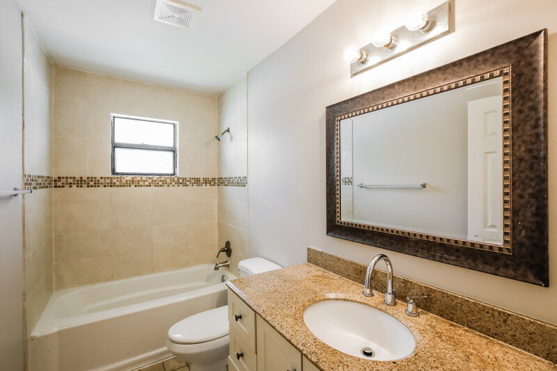 3,085/Mo, 254 Ponce de Leon St Royal Palm Beach, FL 33411 Bathroom View