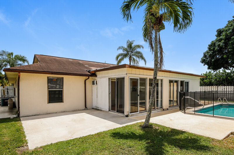 3,085/Mo, 254 Ponce de Leon St Royal Palm Beach, FL 33411 Rear View