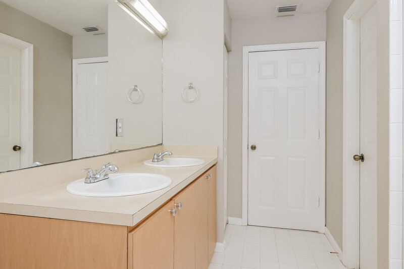 3,040/Mo, 1148 Cala Lily Cv West Palm Beach, FL 33415 Main Bathroom View