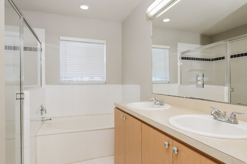 3,040/Mo, 1148 Cala Lily Cv West Palm Beach, FL 33415 Main Bathroom View 2