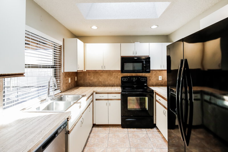 4,780/Mo, 7686 NW 21st Ct Margate, FL 33063 Kitchen View