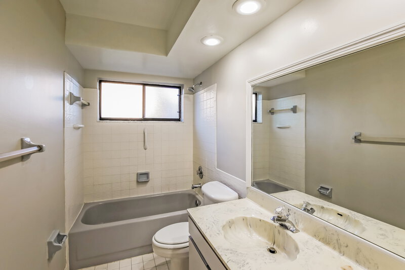 4,780/Mo, 7686 NW 21st Ct Margate, FL 33063 Main Bathroom View