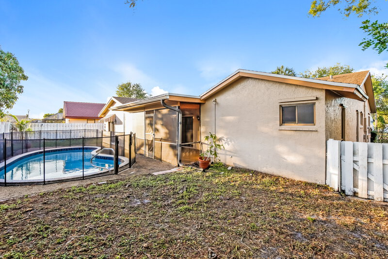 4,780/Mo, 7686 NW 21st Ct Margate, FL 33063 Rear View