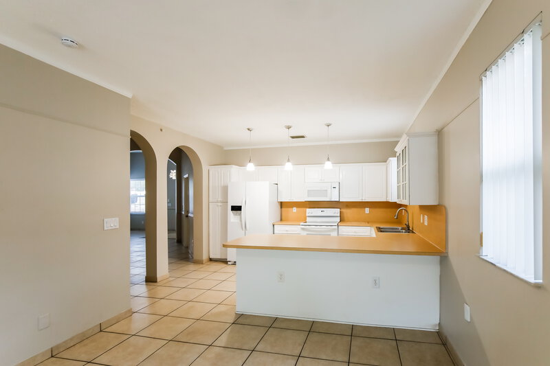 3,665/Mo, 5401 SW 132nd Ter Miramar, FL 33027 Kitchen View 2