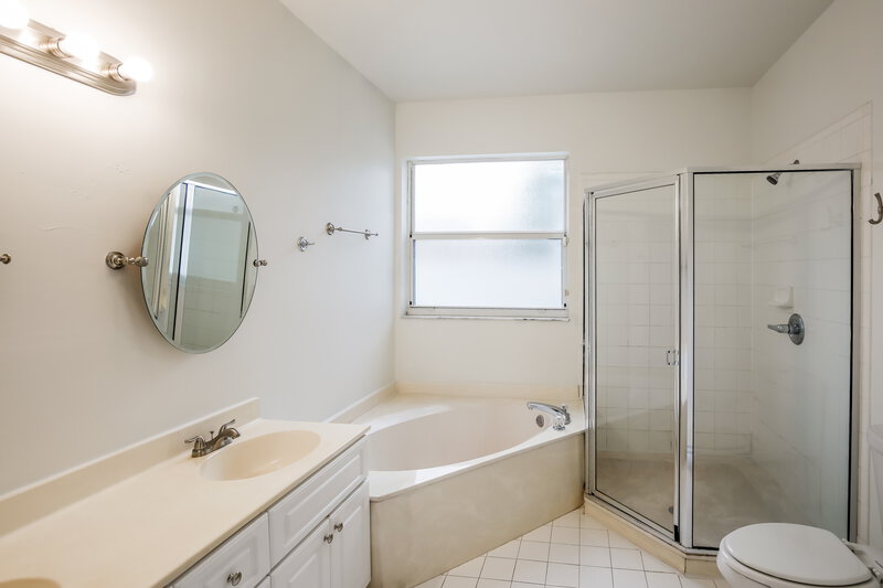 3,665/Mo, 5401 SW 132nd Ter Miramar, FL 33027 Main Bathroom View