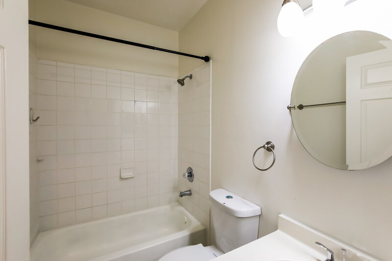 3,665/Mo, 5401 SW 132nd Ter Miramar, FL 33027 Bathroom View