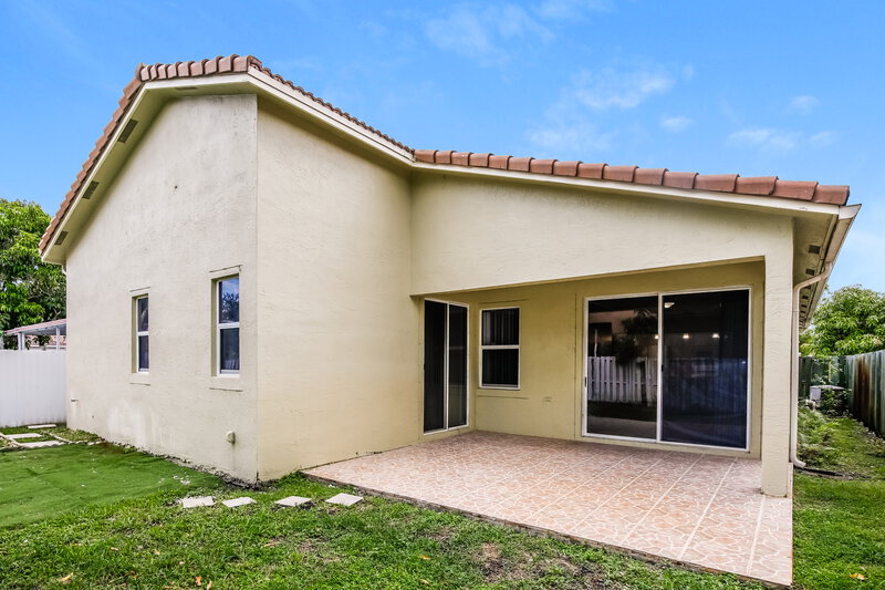3,665/Mo, 5401 SW 132nd Ter Miramar, FL 33027 Rear View