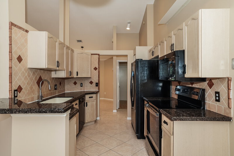 2,750/Mo, 12910 Upper Cove Dr Wellington, FL 33414 Kitchen View