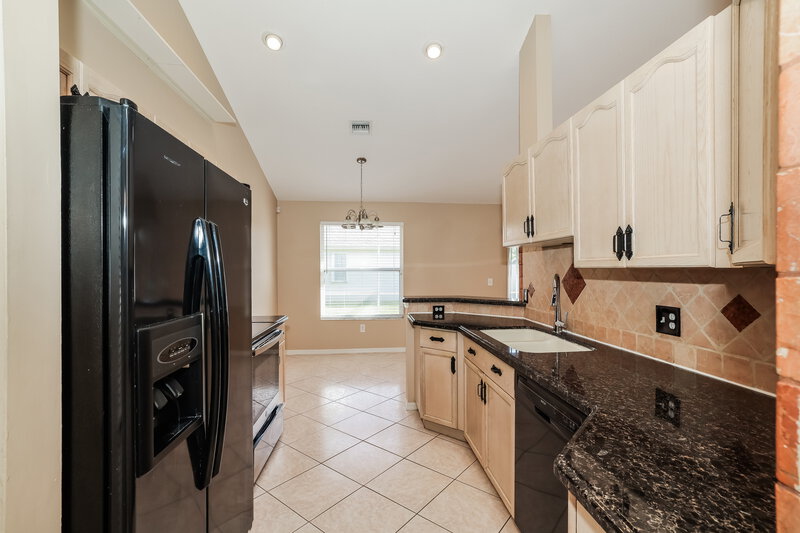2,750/Mo, 12910 Upper Cove Dr Wellington, FL 33414 Kitchen View 2