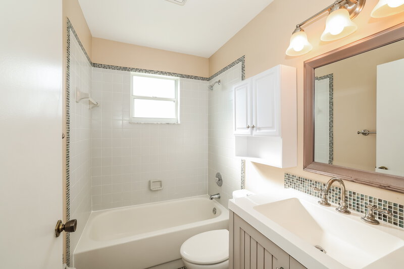 2,750/Mo, 12910 Upper Cove Dr Wellington, FL 33414 Bathroom View