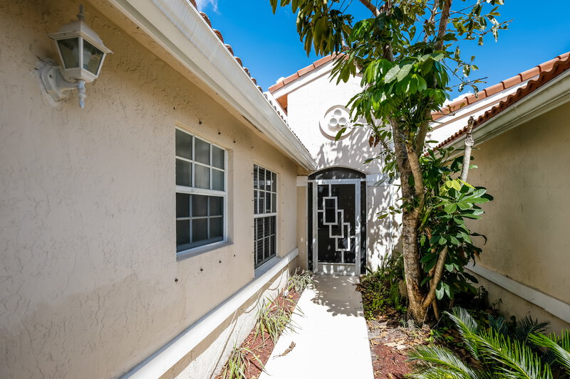 0/Mo, 7273 Burgess Dr Lake Worth, FL 33467 Front Entrance View