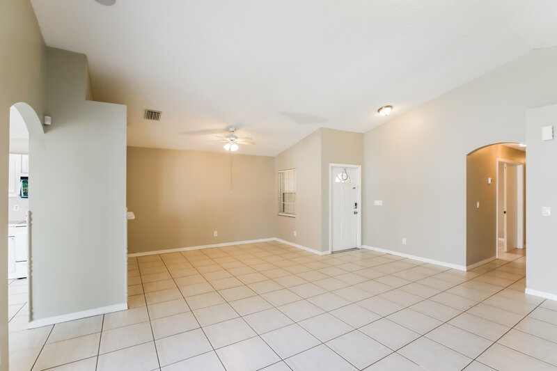 0/Mo, 7273 Burgess Dr Lake Worth, FL 33467 Living Room View 2