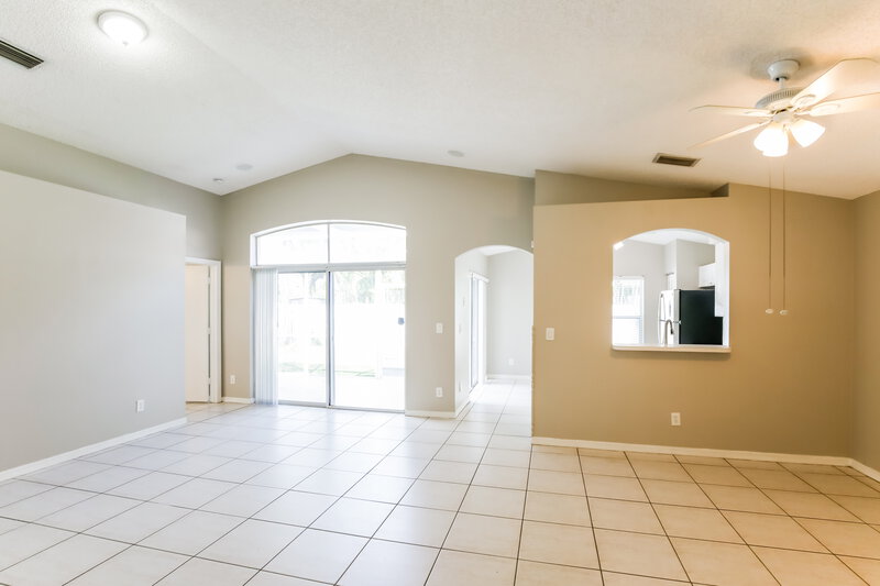 0/Mo, 7273 Burgess Dr Lake Worth, FL 33467 Living Room View 3