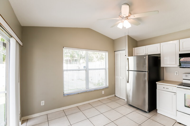 0/Mo, 7273 Burgess Dr Lake Worth, FL 33467 Kitchen View