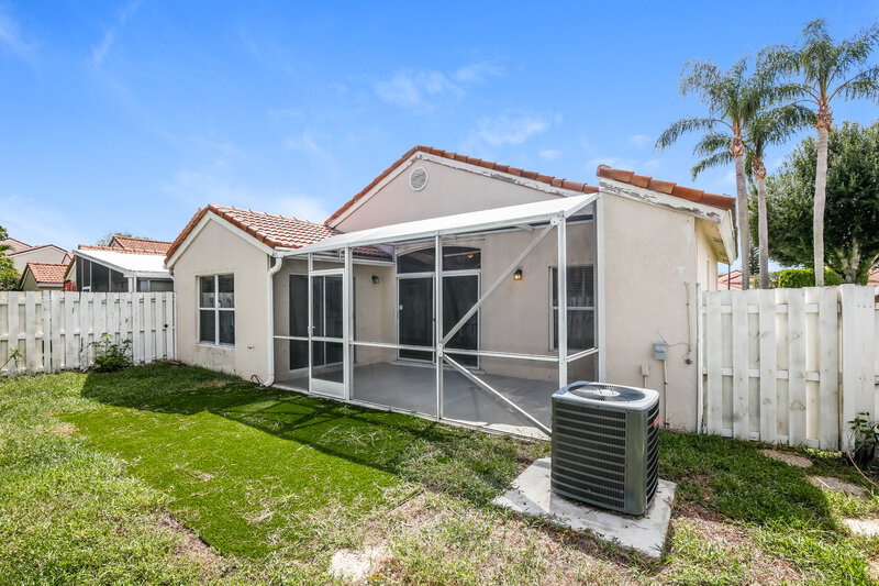 0/Mo, 7273 Burgess Dr Lake Worth, FL 33467 Rear View 2