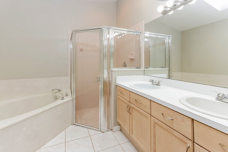 3,300/Mo, 12996 Meadowbreeze Dr Wellington, FL 33414 Main Bathroom View