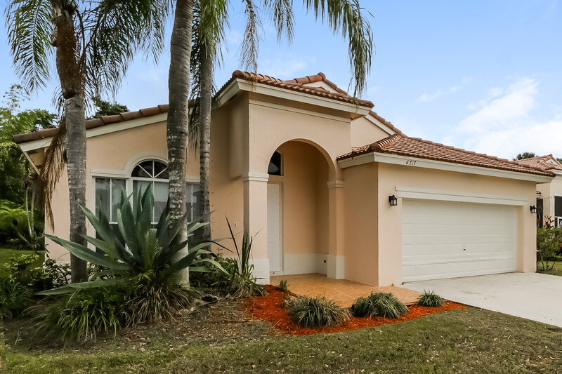 2,705/Mo, 6717 Stonecreek St Greenacres, FL 33413 Front View 2