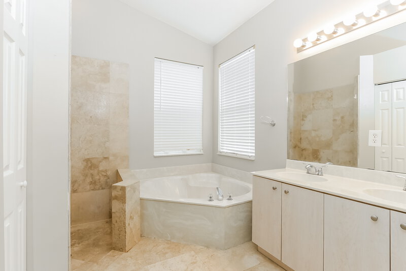 2,705/Mo, 6717 Stonecreek St Greenacres, FL 33413 Main Bathroom View