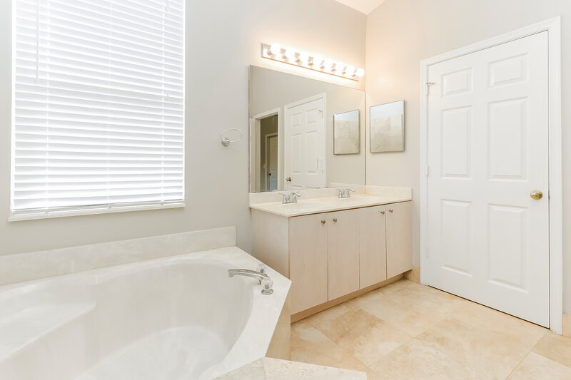 2,705/Mo, 6717 Stonecreek St Greenacres, FL 33413 Main Bathroom View 2