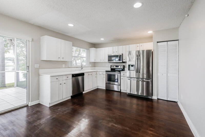 3,560/Mo, 5422 NW 42nd Way Coconut Creek, FL 33073 Kitchen View 2