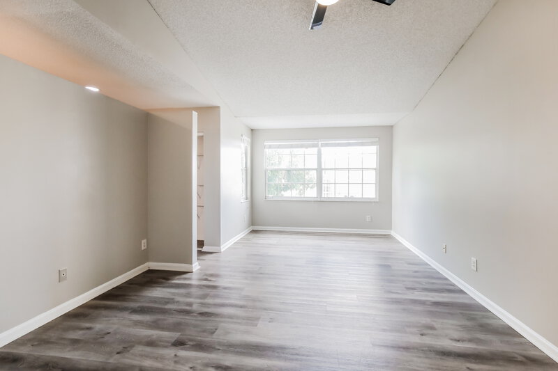 3,560/Mo, 5422 NW 42nd Way Coconut Creek, FL 33073 Main Bedroom View 2