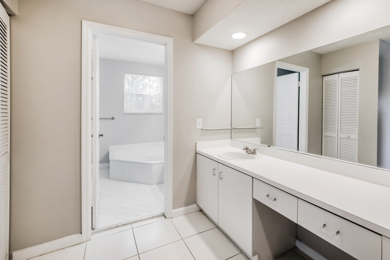 3,560/Mo, 5422 NW 42nd Way Coconut Creek, FL 33073 Main Bathroom View