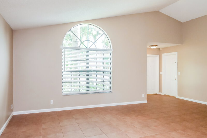 2,915/Mo, 575 NW 38th Ave Deerfield Beach, FL 33442 Living Room View