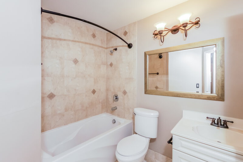 2,915/Mo, 575 NW 38th Ave Deerfield Beach, FL 33442 Bathroom View