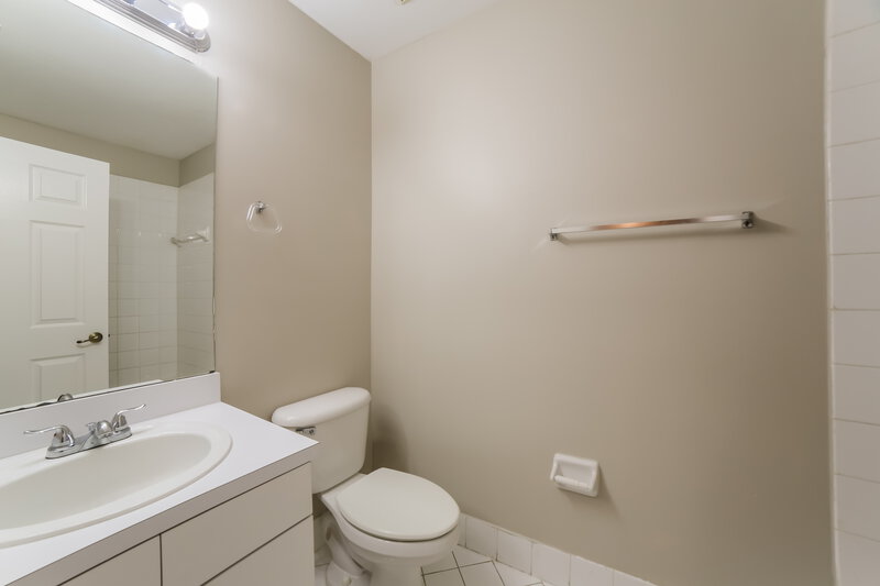3,350/Mo, 8780 SW 214th Ter Cutler Bay, FL 33189 Bathroom View